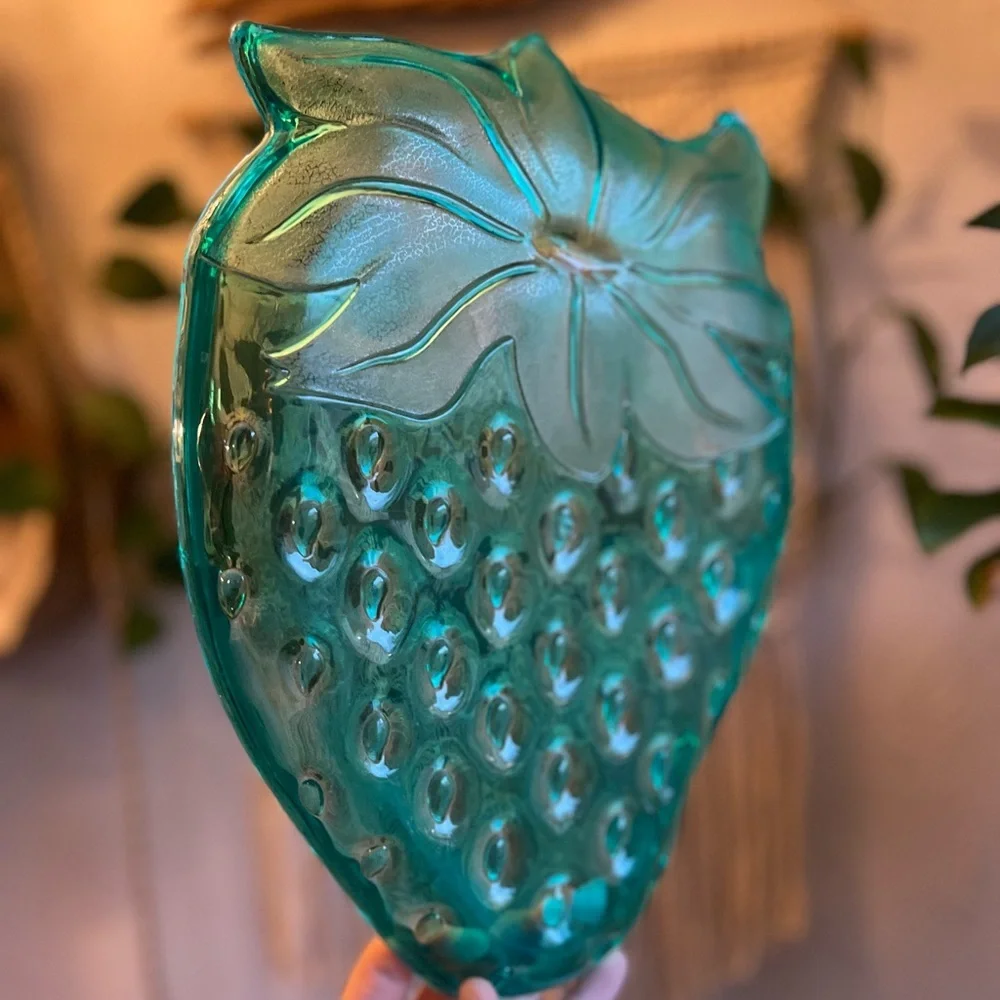 Vintage Green Plastic Strawberry Platter Retro Fruit Tray / Kitsch Kitchen Decor